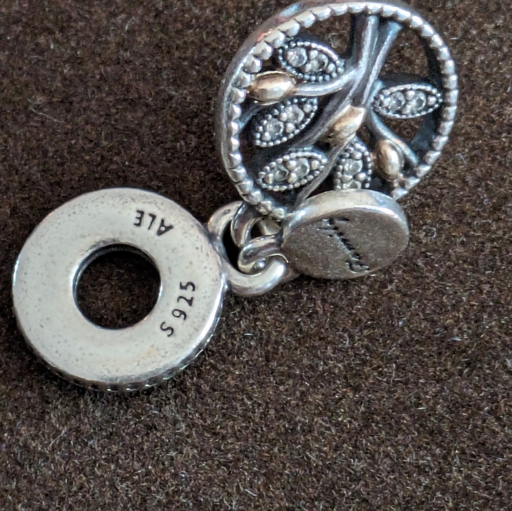 Pandora Family tree dangle charm with Family script - Picture 3 of 7